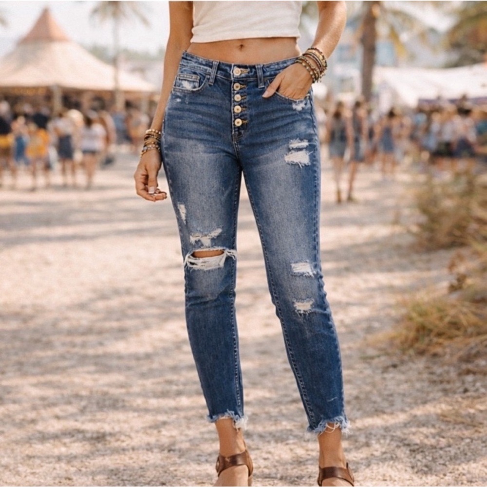 Chic Blue Distressed Ankle Jeans